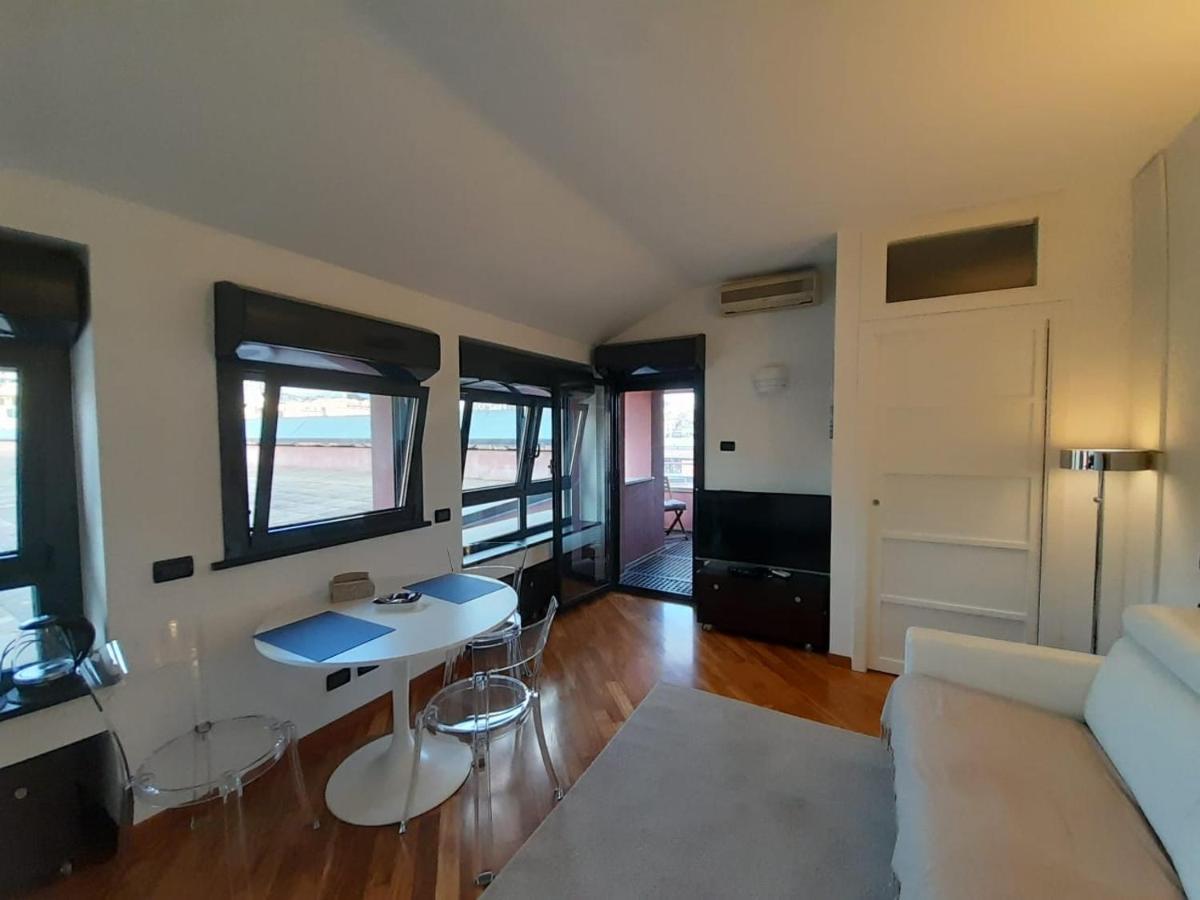 Bilocale Vista Mare Con Terrazzo-Porto Antico- Parcheggio Scontato Apartment Genoa Exterior photo